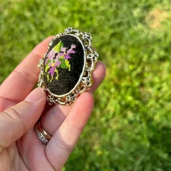 4/$100 Crochet 1920  vintage pendant brooch purple flowers jewelry - Picture 5 of 8